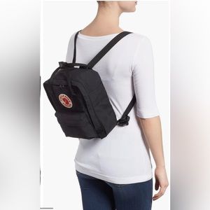 Mini Kånken Water Resistant Backpack
FJÄLLRÄVEN Black- Nwot
